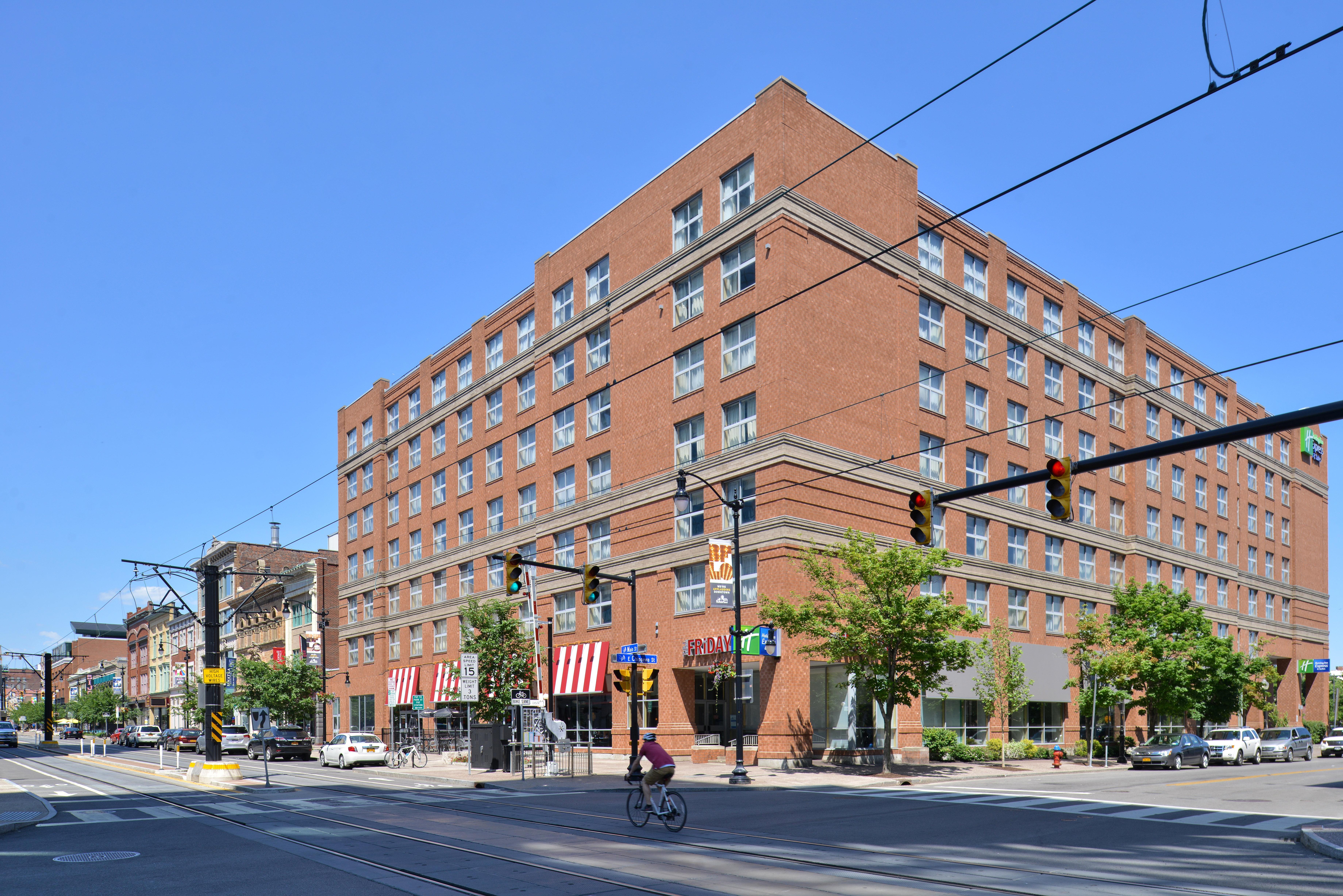 Holiday Inn Express & Suites Buffalo Downtown, An Ihg Hotel Exterior photo
